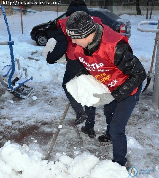 Руководители Аткарского района встретили воскресное утро с лопатами в руках (ФОТО)