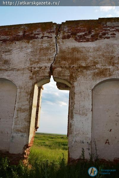 Русский святой служил в разрушенном "храме у трех дорог" (ФОТО)