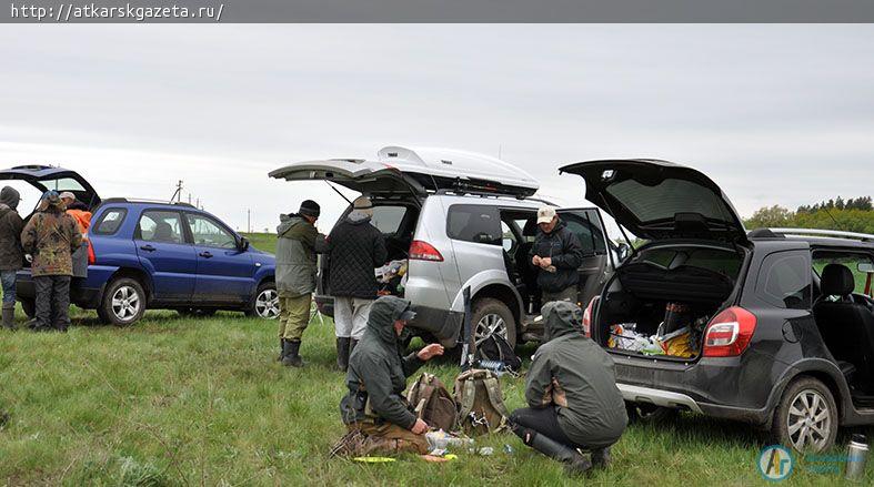 Рыбаки из Волгограда, Пензы и Саратова соревнуются на Медведице (ФОТОРЕПОРТАЖ)