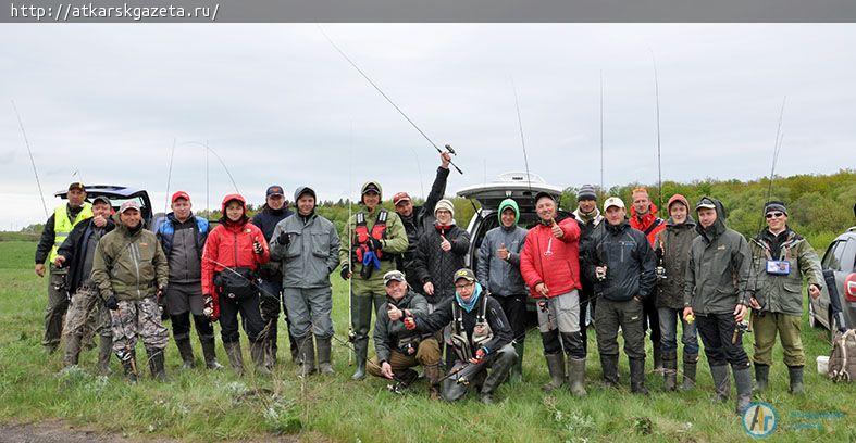 Рыбаки из Волгограда, Пензы и Саратова соревнуются на Медведице (ФОТОРЕПОРТАЖ)