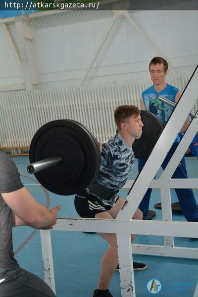 Сегодня состоялся I Чемпионат Аткарска по пауэрлифтингу (ФОТО)
