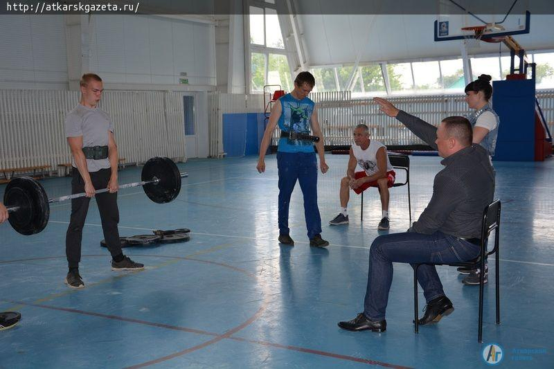 Сегодня состоялся I Чемпионат Аткарска по пауэрлифтингу (ФОТО)