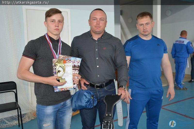 Сегодня состоялся I Чемпионат Аткарска по пауэрлифтингу (ФОТО)
