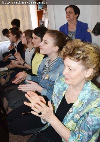 Сегодня Трагедия и Комедия открыли Библионочь в Аткарске (ФОТОРЕПОРТАЖ)