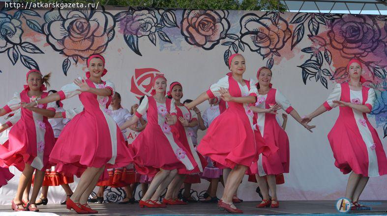 Сегодня в Аткарске открылся II фестиваль «Аткарские розы» (ФОТО)