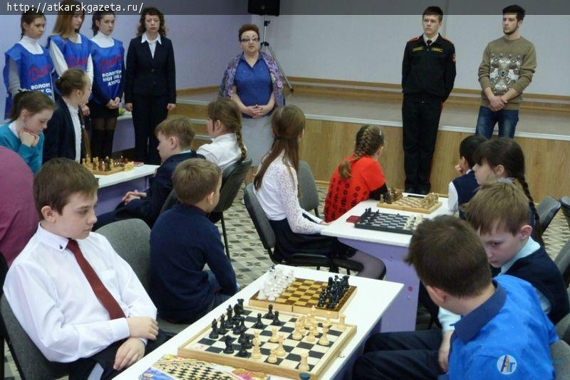 Сегодня в Аткарске в четвертый раз прошел шахматный турнир памяти В.П. ЖИЛКИНА (ФОТО)