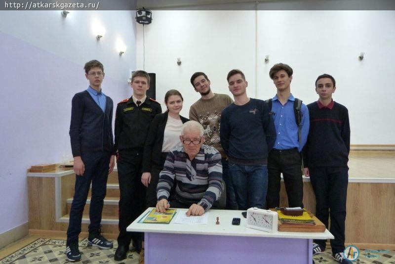 Сегодня в Аткарске в четвертый раз прошел шахматный турнир памяти В.П. ЖИЛКИНА (ФОТО)
