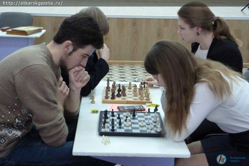 Сегодня в Аткарске в четвертый раз прошел шахматный турнир памяти В.П. ЖИЛКИНА (ФОТО)