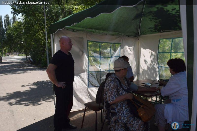 Сегодня в городском парке 40 аткарчан получили консультации кардиолога (ФОТО)
