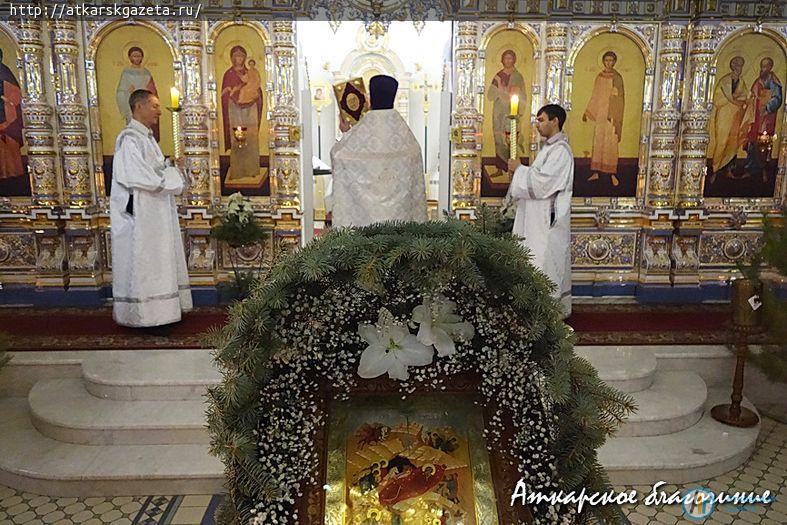 Сегодня в храмах Аткарского благочиния празднуют Рождество Христово