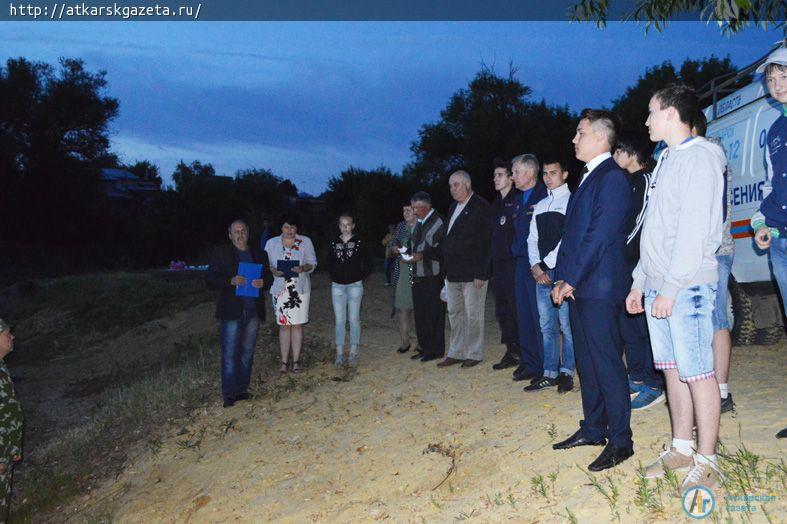 Сегодня в память о героях войны по Аткаре поплыли белые кораблики (ФОТО)