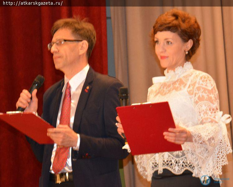 Сегодня в РКЦ аткарских выпускников закружил школьный вальс (ФОТО)