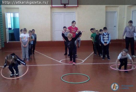 Сельские школьники «убегали» от карантина и болезней на лыжах, санках и коньках
