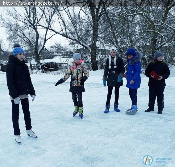 Сельские школьники «убегали» от карантина и болезней на лыжах, санках и коньках