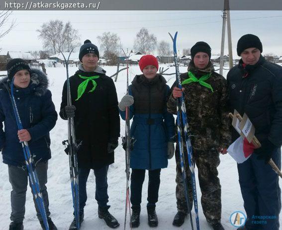 Сельские школьники «убегали» от карантина и болезней на лыжах, санках и коньках