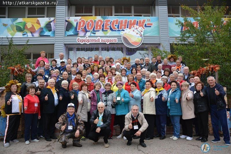 Серебрянные волонтеры принимали поздравления и  лихо отплясывали  «цыганочку»
