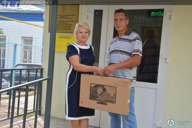 Шестеро аткарчан получили телевизоры с телетекстом (ФОТО)