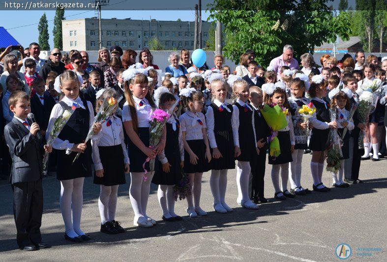 Школа № 1 дала старт в большую жизнь девяти выпускникам (ФОТО)