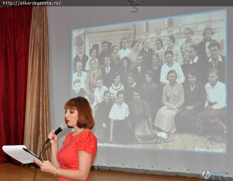 Школа №8 пролистала 130 лет жизни, творчества и перемен (ФОТОРЕПОРТАЖ)
