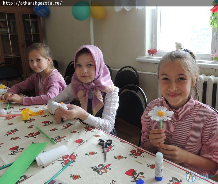 Школьники и соцработники провели акцию  милосердия "Белый  цветок"