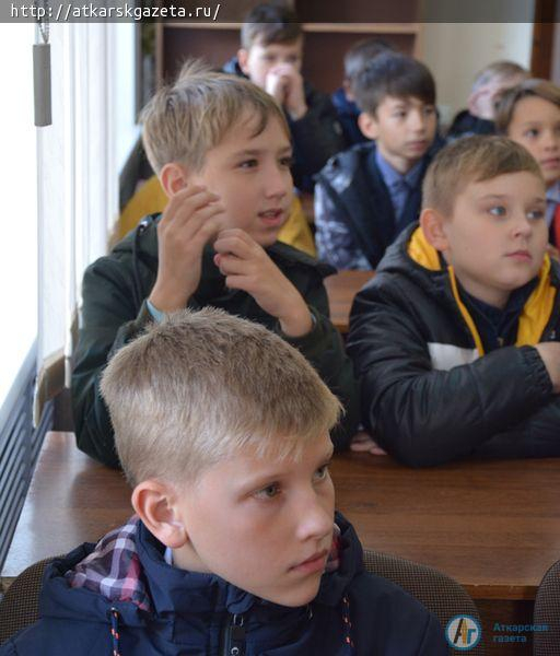 Школьники из кружка "Основы светской этики" познакомились с храмом