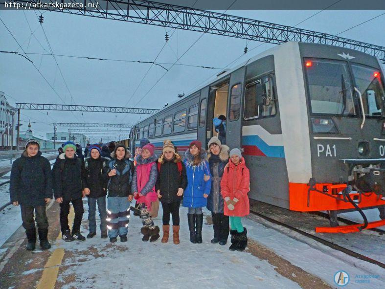 Школьники из Озерного приезжают  в Аткарск на каток по железной дороге