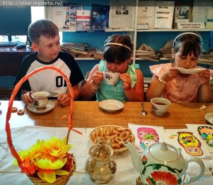 Школьники Малой Осиновки играли на деревянных ложках и расписывали матрешек