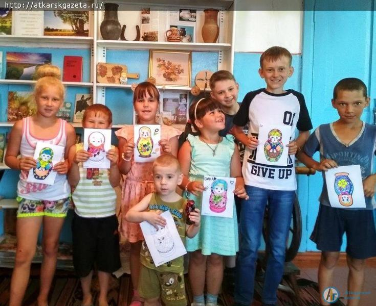 Школьники Малой Осиновки играли на деревянных ложках и расписывали матрешек