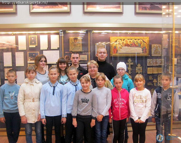 Школьники посетили музей истории Саратовской митрополии