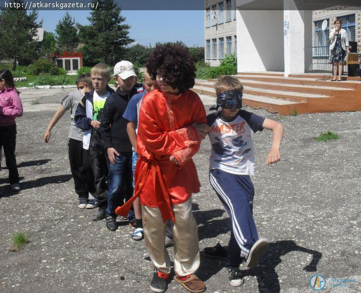 Сладкие призы от депутата получили барановские дети (ФОТО)