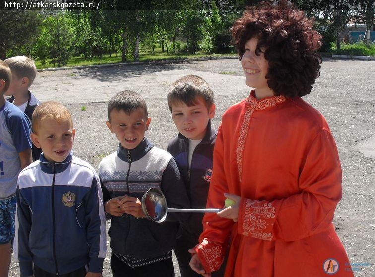 Сладкие призы от депутата получили барановские дети (ФОТО)