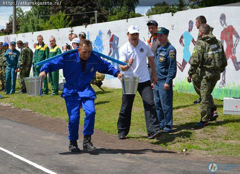 Соседи из Екатериновского района победили на аткарском стадионе (ФОТО)