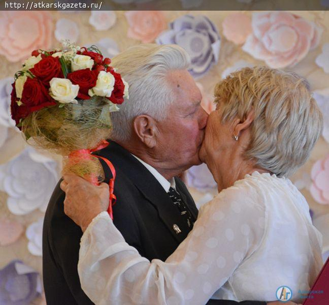 Спустя 50 лет счастливая пара вновь обменялась золотыми кольцами