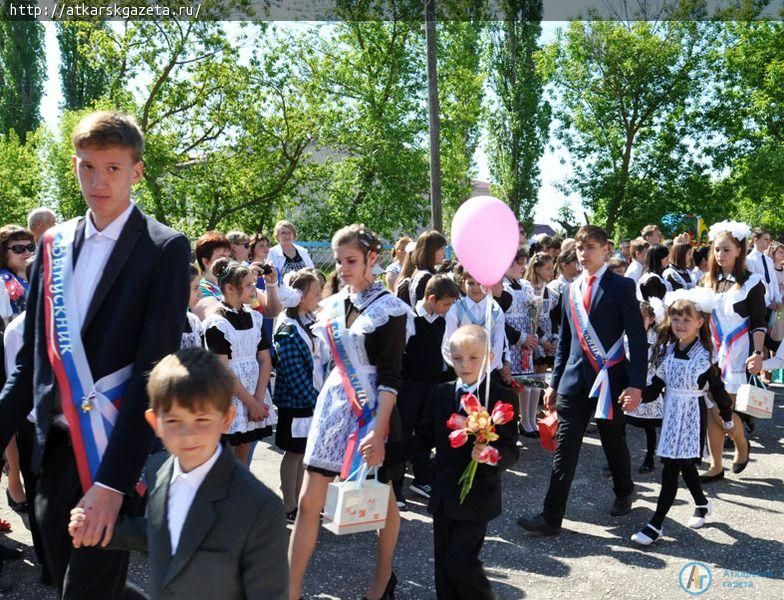 Стулья для компьютерного класса получила в подарок школа №6 (ФОТОРЕПОРТАЖ)