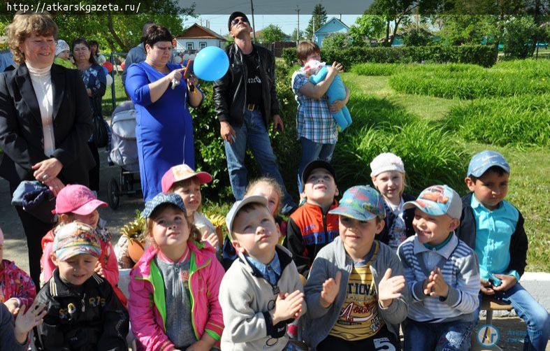 Стулья для компьютерного класса получила в подарок школа №6 (ФОТОРЕПОРТАЖ)