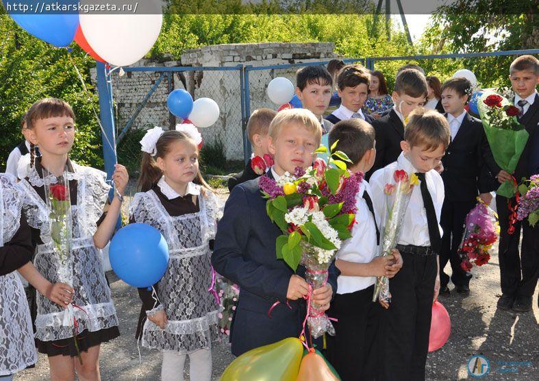 Стулья для компьютерного класса получила в подарок школа №6 (ФОТОРЕПОРТАЖ)