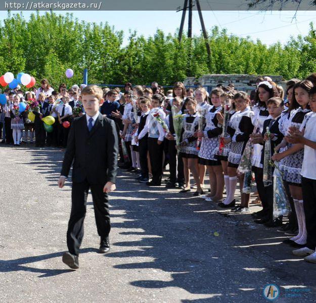 Стулья для компьютерного класса получила в подарок школа №6 (ФОТОРЕПОРТАЖ)