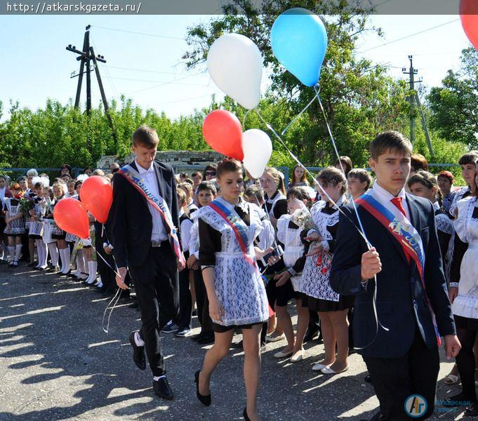 Стулья для компьютерного класса получила в подарок школа №6 (ФОТОРЕПОРТАЖ)