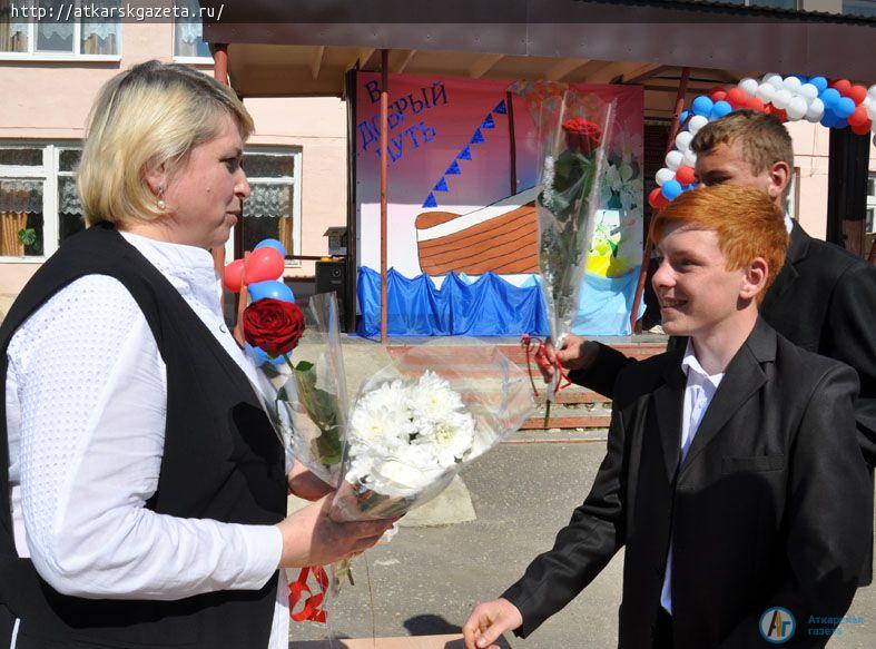 Стулья для компьютерного класса получила в подарок школа №6 (ФОТОРЕПОРТАЖ)