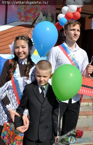 Стулья для компьютерного класса получила в подарок школа №6 (ФОТОРЕПОРТАЖ)