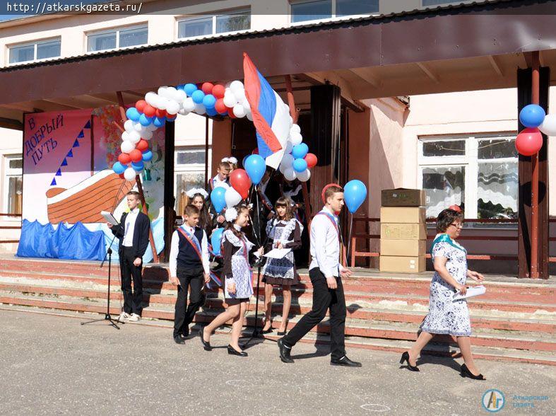 Стулья для компьютерного класса получила в подарок школа №6 (ФОТОРЕПОРТАЖ)