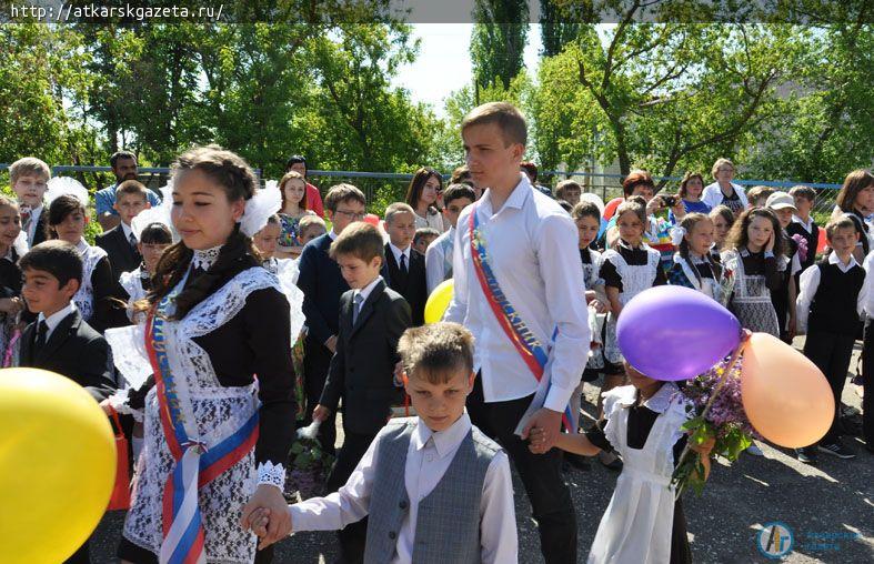 Стулья для компьютерного класса получила в подарок школа №6 (ФОТОРЕПОРТАЖ)