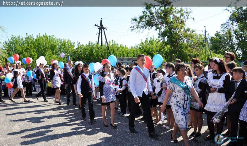 Стулья для компьютерного класса получила в подарок школа №6 (ФОТОРЕПОРТАЖ)