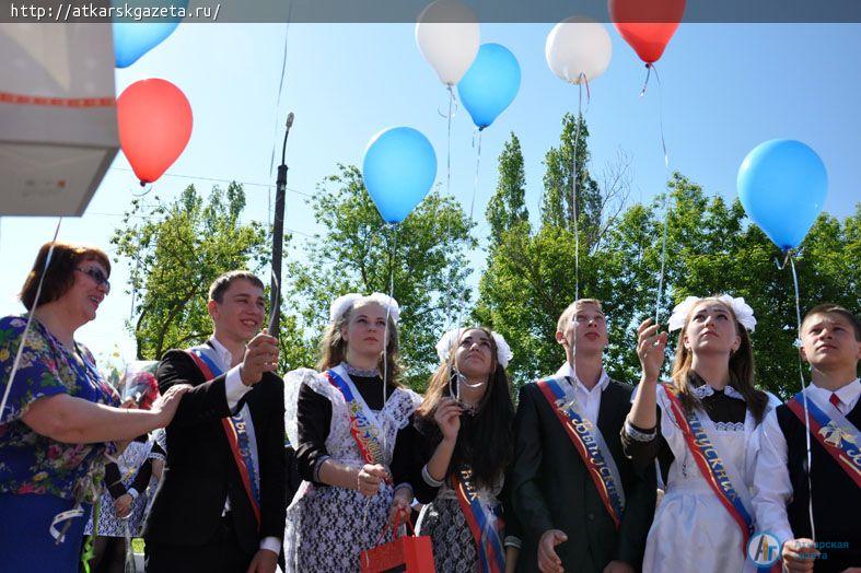 Стулья для компьютерного класса получила в подарок школа №6 (ФОТОРЕПОРТАЖ)