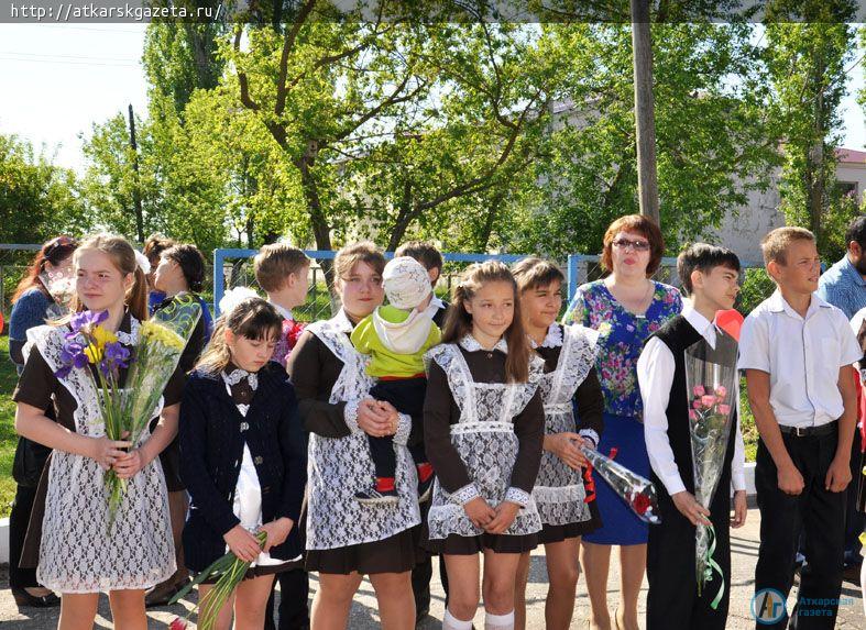 Стулья для компьютерного класса получила в подарок школа №6 (ФОТОРЕПОРТАЖ)