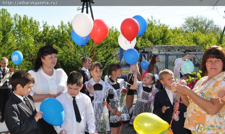 Стулья для компьютерного класса получила в подарок школа №6 (ФОТОРЕПОРТАЖ)