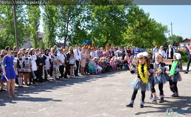 Стулья для компьютерного класса получила в подарок школа №6 (ФОТОРЕПОРТАЖ)