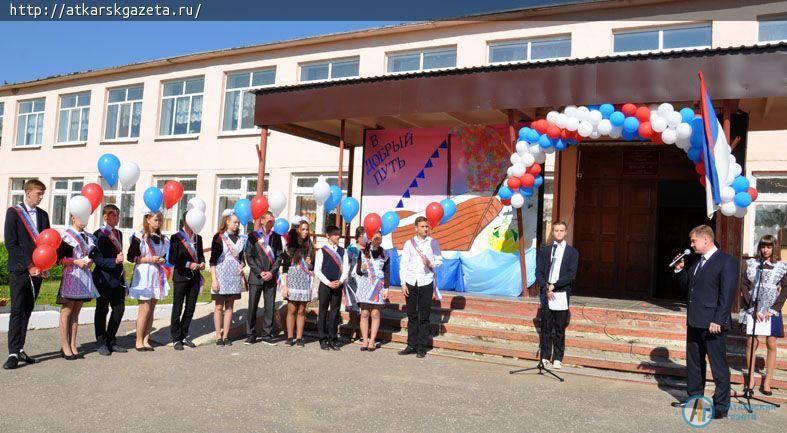 Стулья для компьютерного класса получила в подарок школа №6 (ФОТОРЕПОРТАЖ)