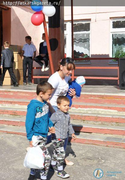 Стулья для компьютерного класса получила в подарок школа №6 (ФОТОРЕПОРТАЖ)