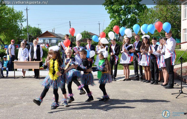 Стулья для компьютерного класса получила в подарок школа №6 (ФОТОРЕПОРТАЖ)